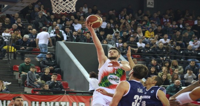 Pınar Karşıyaka güle oynaya çeyrek finali garantiledi