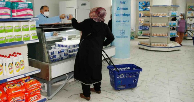 Konak’tan 11 bin 500 aileye Ramazan yardımı