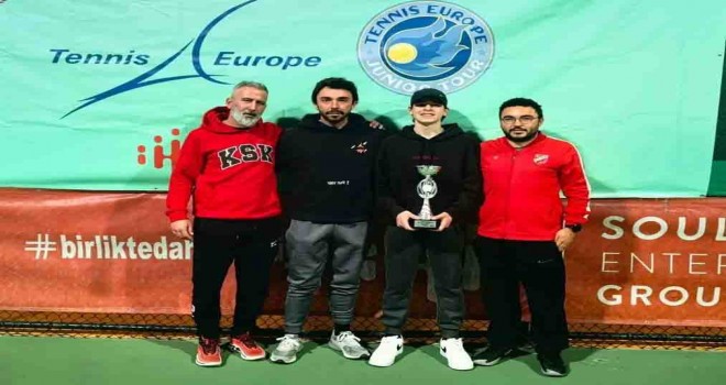 Karşıyakalı tenisçi şampiyon oldu