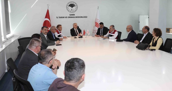İzmir’de çiğ süt sektörü değerlendirme toplantısı gerçekleştirildi