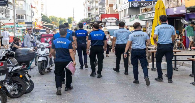 Karşıyaka Belediyesi Zabıtası'ndan Bostanlı'da işgal denetimi