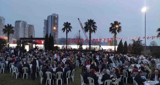 MHP, Karşıyakalılarla iftarda buluştu