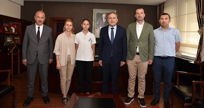 Karşıyaka şampiyonuna kaymakamdan ödül