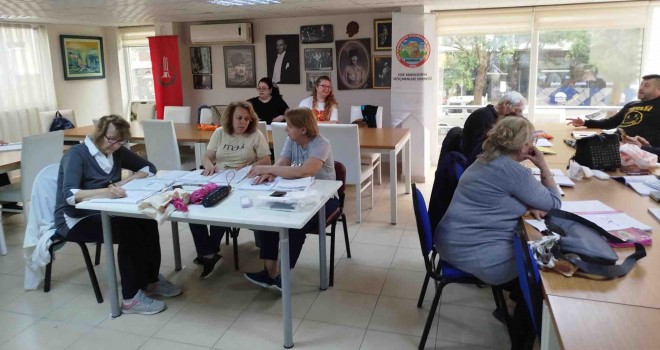 Karşıyaka'da Makedonca eğitime büyük ilgi...