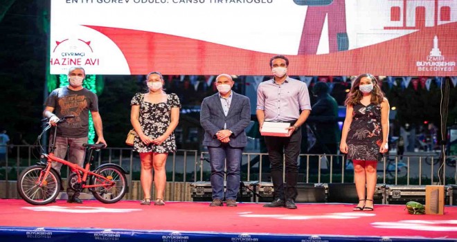 Evde kaldılar ödülleri aldılar