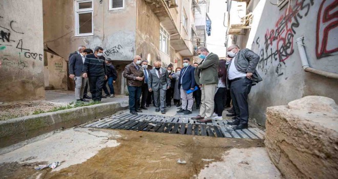 Acil Çözüm Ekipleri Bornova’nın mahallelerinde işbaşı yaptı