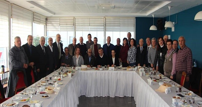 Dr. Cemil Tugay, Karşıyakalı muhtarlarla bir araya geldi