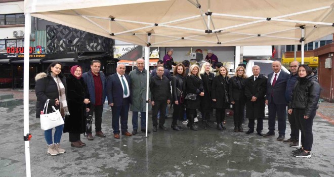 Karşıyakalı İş Kadınları 8 Mart’ta siyah fularlar ile lokma döktürdü