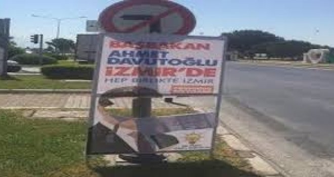 Davutoğlu'nun Afişlerini Yırtan Emekli Albaya 1 Yıl 15 Gün Hapis