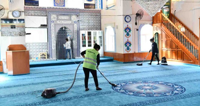 Çiğli’de camiler Ramazan’a hazır