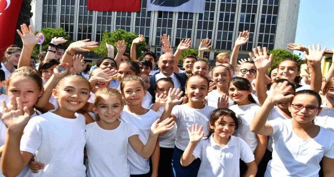 23 Nisan coşkusu İzmir’in dört bir yanında