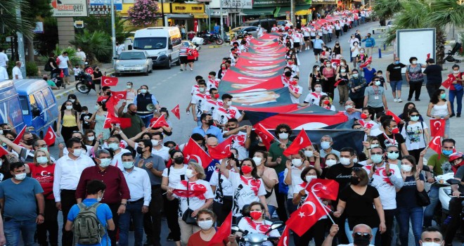 Balçova’da Ata’ya ve bayrağa saygı korteji