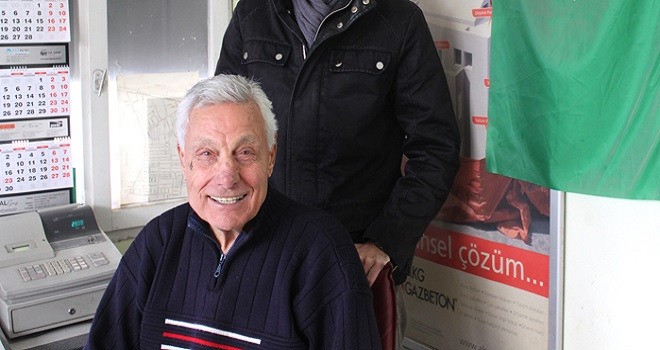 Araba çarpan Arif Dökel yoğun bakımda...