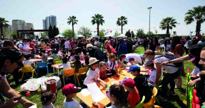 Karşıyaka'da dolu dolu 23 Nisan kutlaması