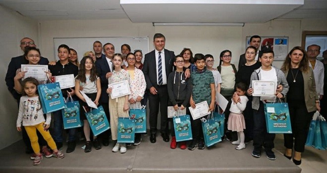 Başkan Tugay'dan başarılı öğrencilere ödül