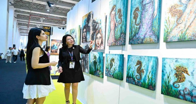 İzmir’de sanat ve antika fuarına yoğun ilgi