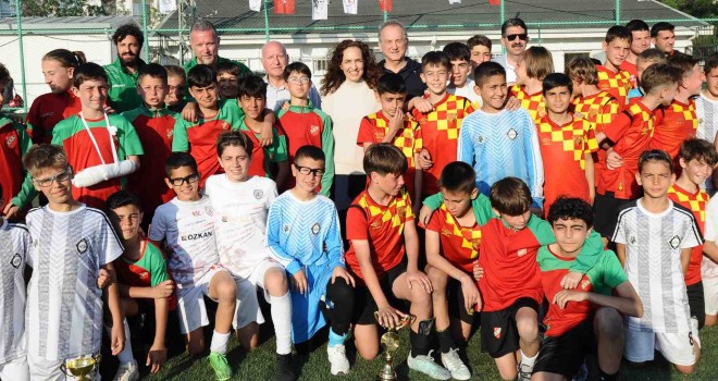 Geleceğin yıldız futbolcuları Karşıyaka'da yarıştı