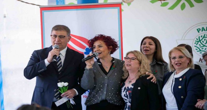 Başkan Tugay, Karşıyaka'da Parkinson hastaları ve yakınları ile buluştu