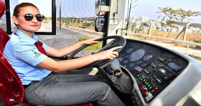 İzmir’de kadın şoförler yollarda