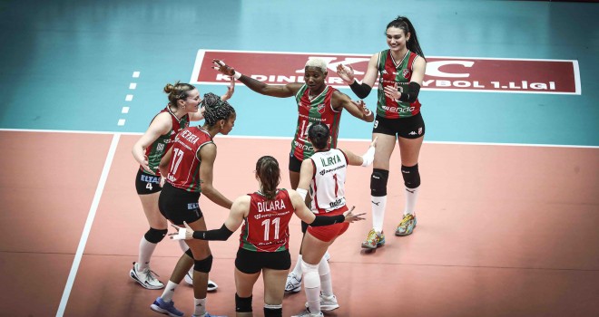Karşıyaka filede Merinos Voleybol karşısında