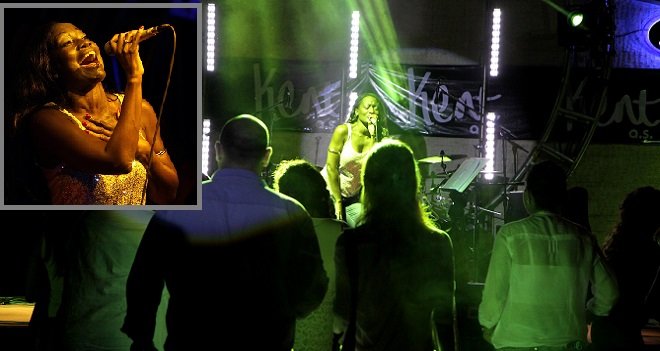 Della Miles, Karşıyakalılar'la buluştu...