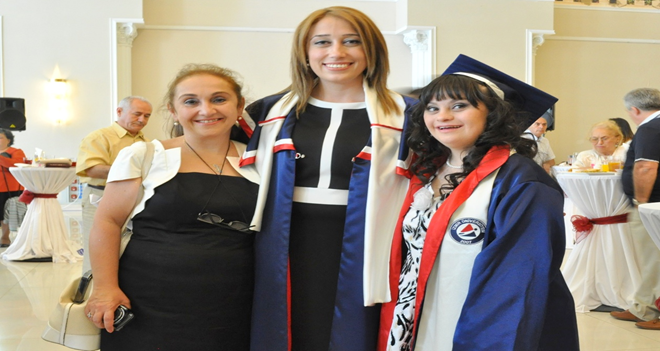 DENİZ AYÇE'NİN MEZUNİYET SEVİNCİ