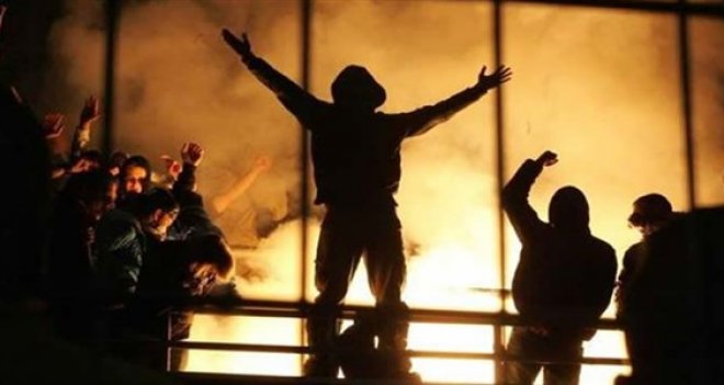 Derbide işaret fişeği ateşleyen 7 kişi gözaltında