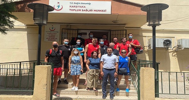 Kanada Voleybol Milli Takımı Karşıyaka'da aşı oldu