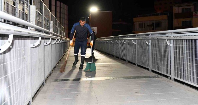 Çiğli’de temizlik seferberliği sürüyor