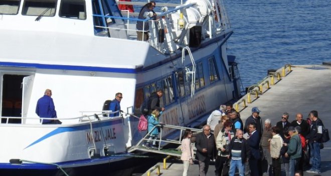 Dikili-Midilli arasında karşılıklı feribot seferleri başladı