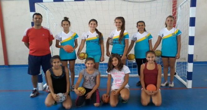 Dikili'de Güneş'in Kızları parlıyor