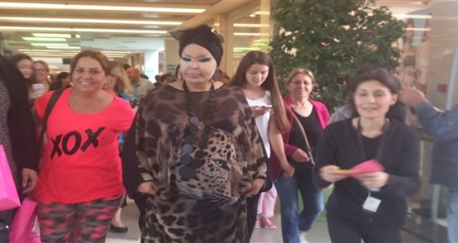 Diva, yaz alışverişini İzmir'de yaptı