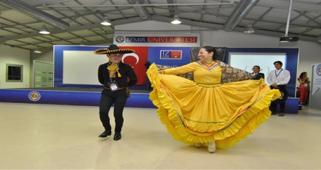 DOESEF’te kültür gecesi rengarenk