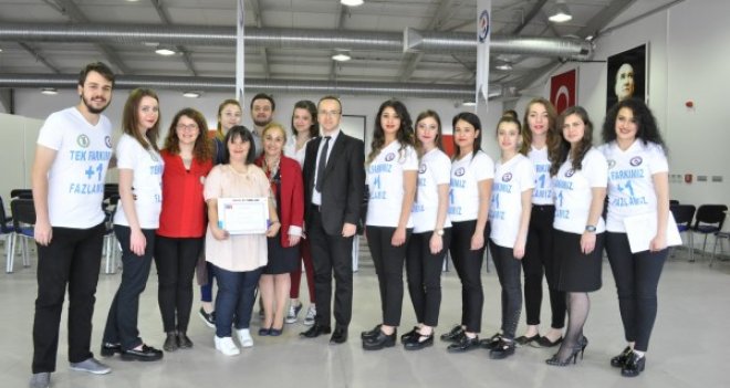 Down Sendromlu Deniz Ayçe mezun olduğu İzmir Üniversitesi’ne  konuşmacı olarak davet edildi