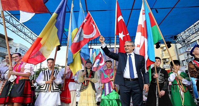 Dünya çocukları Karşıyaka’da buluştu