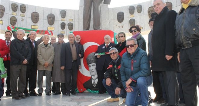 Dünya Karşıyakalılar Günü, Ata’nın huzurunda kutlandı