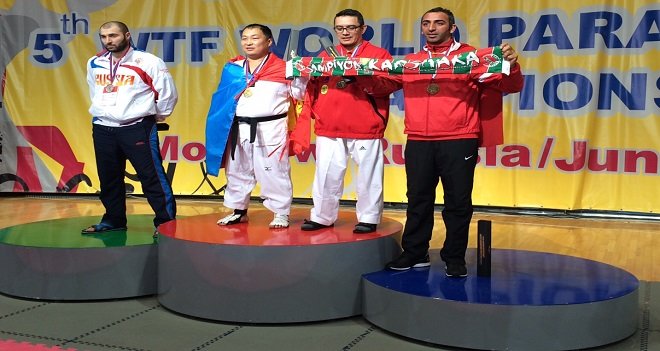 Dünya üçüncüsü olan Erdoğan'a, Belediye Başkanı Akpınar'dan altın hediye...