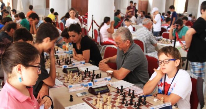 Dünyanın en büyük satranç ustaları Çeşme’de buluşacak