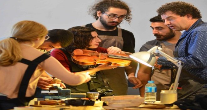 Dünyanın en önemli çalgı yapımcıları tekrar İzmir'de
