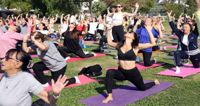 Karşıyaka’da yaza yoga ile veda