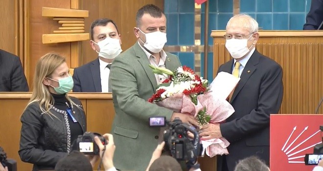 Karşıyakalı Muhtar CHP kürsüsünde!