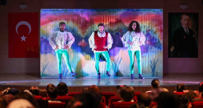 Bucalı çocuklara tiyatro şöleni