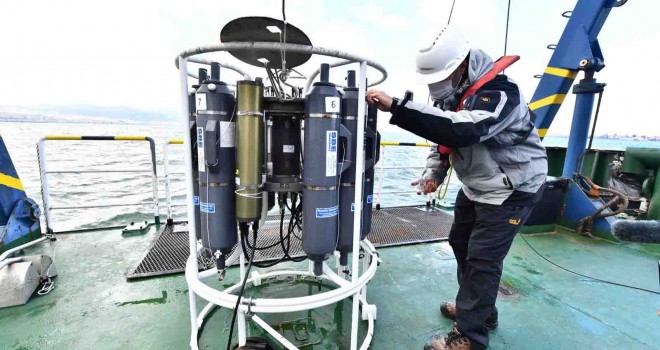 İzmir Körfezi'nde çalışmalar devam ediyor