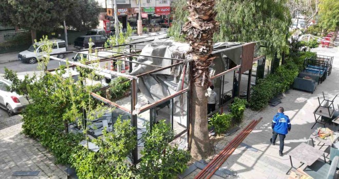 İzmir Büyükşehir Belediyesi kamusal alanların işgaline son veriyor