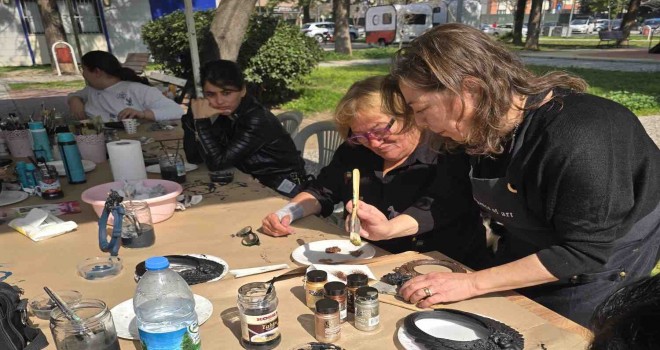 İZDEDA'dan depremzede kadınlara dekoratif boyama atölyesi