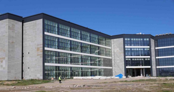 İKÇÜ Diş Hastanesi Temmuz’da yeni binasında