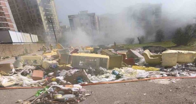 Örnekköy’de kablo ve hurda yangınına hızlı müdahale