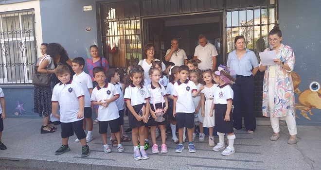 Karşıyaka'da 1. ve 5. sınıflar ders başı yaptı...