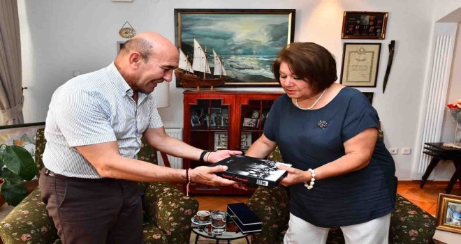 Başkan Soyer Ressam Ayla Erdur’u Karşıyaka'daki evinde ziyaret etti