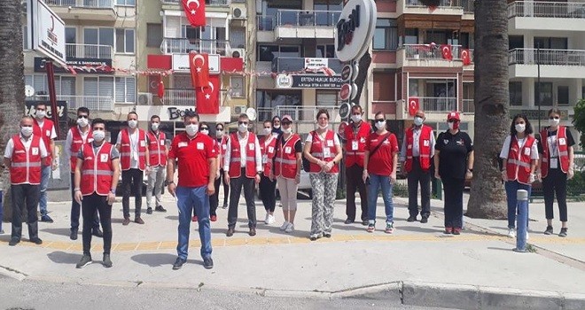 Türk Kızılay Karşıyaka, Cumhurbaşkanı'nın hediyelerini dağıttı...